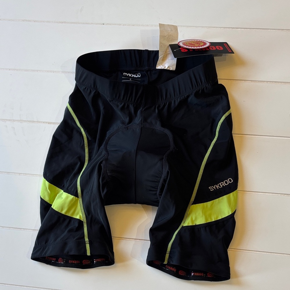 NWT Skyroo Padded bailing Shorts! small